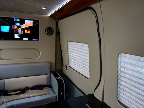 Used 2015 Mercedes-Benz Sprinter 2500 image 39