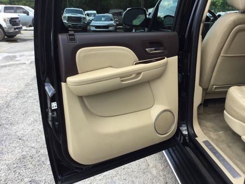 Used 2010 GMC Yukon XL Denali AWD/4WD image 30