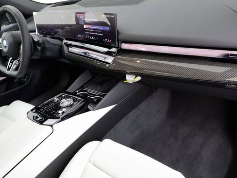 New 2026 BMW 550e xDrive w/ Executive Package image 22