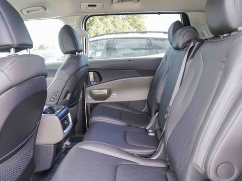 New 2026 Kia Carnival EX FWD image 21