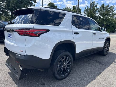 Used 2023 Chevrolet Traverse RS FWD image 16