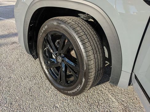 Certified 2025 Volkswagen Atlas Cross Sport SEL R-Line image 33