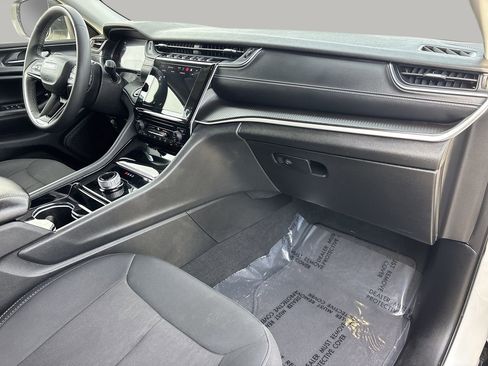 Used 2023 Jeep Grand Cherokee L Laredo image 11