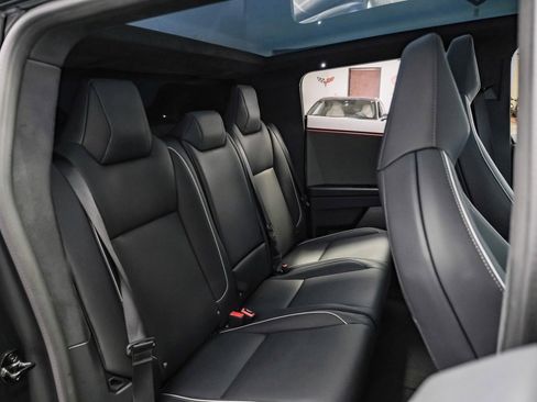 Used 2024 Tesla Cybertruck AWD Crew Cab image 34