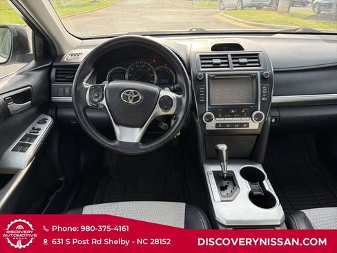 Used 2014 Toyota Camry SE w/ Moonroof Package FWD image 30