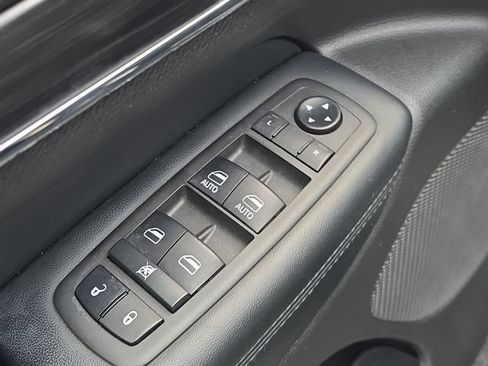 Used 2021 Jeep Grand Cherokee Limited AWD/4WD image 10