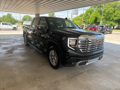 Used 2024 GMC Sierra 1500 Denali w/ Technology Package AWD/4WD image 3