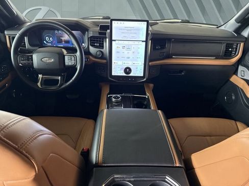 Used 2024 Ford Expedition Platinum image 13