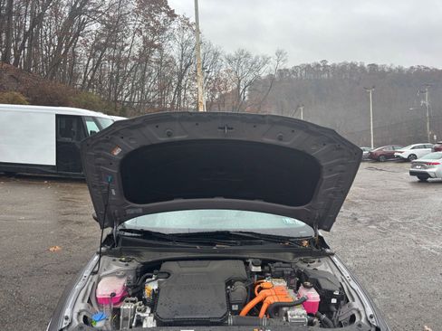 Used 2025 Hyundai Elantra Limited image 31