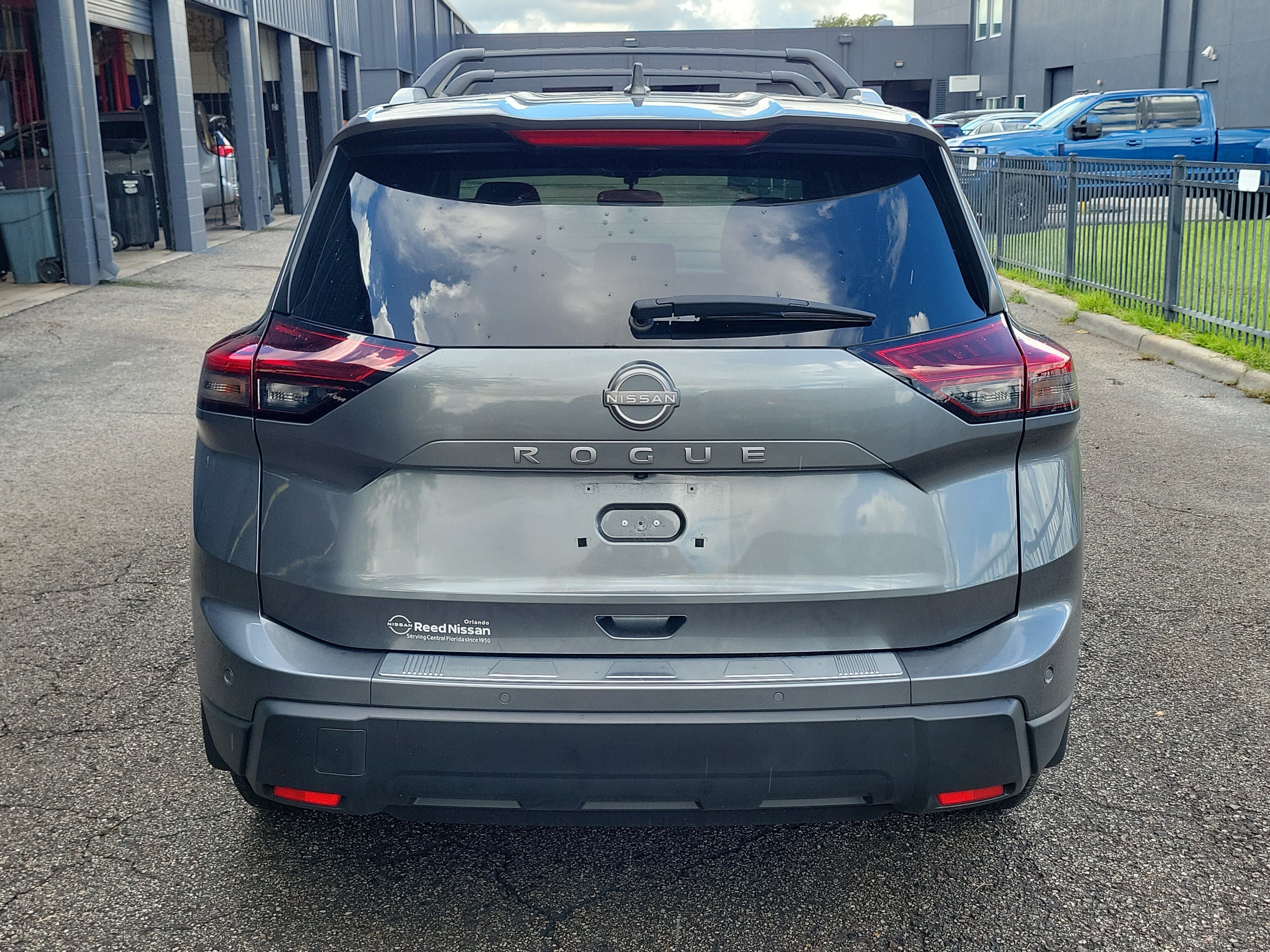 Certified 2025 Nissan Rogue SV w/ SV Premium Package FWD image 5