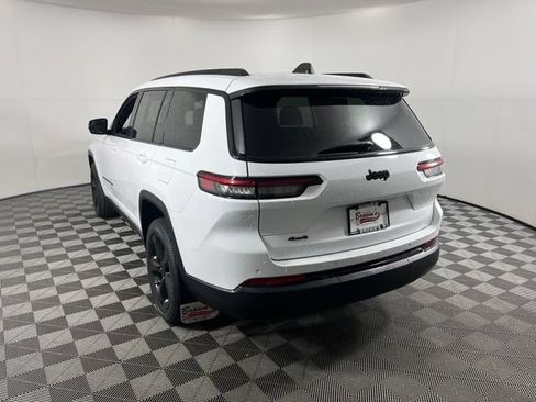 Used 2023 Jeep Grand Cherokee L Laredo AWD/4WD image 5