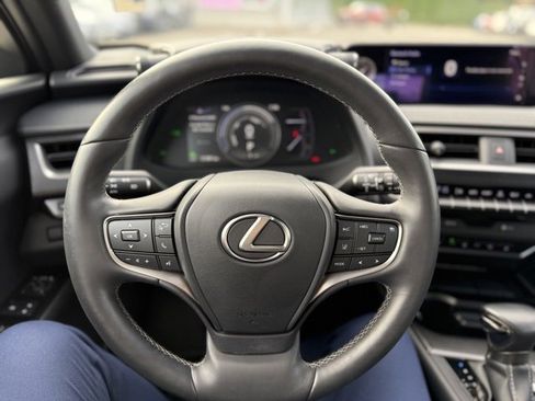 Used 2021 Lexus UX 250h w/ Luxury Package image 15