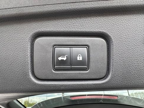 Used 2022 Nissan Pathfinder SV w/ SV Premium Package AWD/4WD image 45