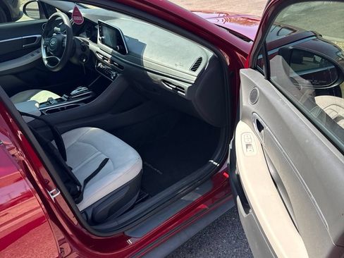 Used 2023 Hyundai Sonata SE FWD image 9