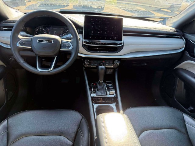Used 2025 Jeep Compass Limited AWD/4WD image 14