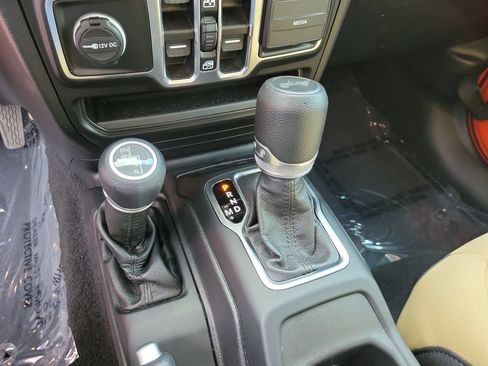 Used 2020 Jeep Wrangler Unlimited Sport AWD/4WD image 29