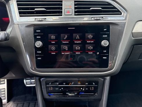 Used 2022 Volkswagen Tiguan SE R-Line AWD/4WD image 18