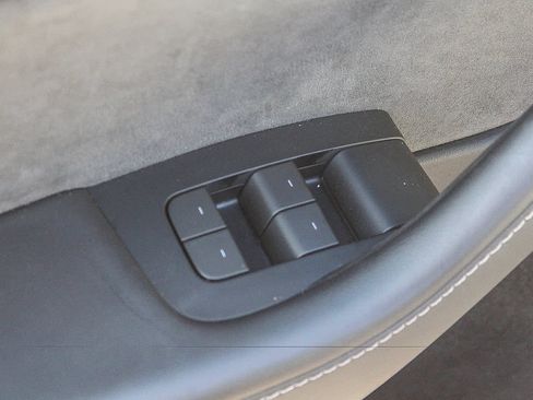 Used 2025 Tesla Model Y Long Range RWD image 19