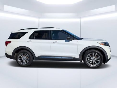 Used 2020 Ford Explorer XLT w/ Equipment Group 202A RWD image 2