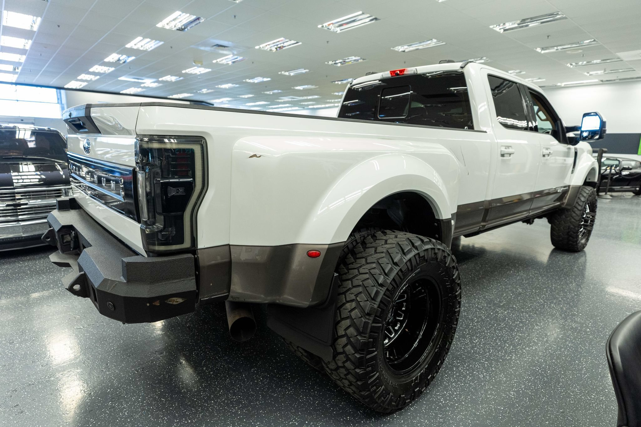 Used 2021 Ford F450 Lariat w/ Lariat Ultimate Package AWD/4WD image 4