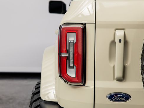 Used 2025 Ford Bronco Outer Banks AWD/4WD image 17