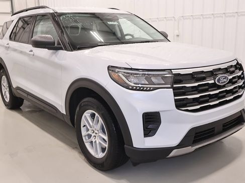 New 2026 Ford Explorer Active image 2