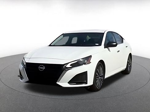 Used 2025 Nissan Altima 2.5 SV image 4