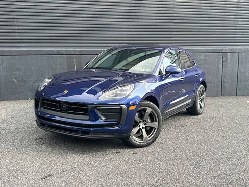 Certified 2026 Porsche Macan AWD/4WD image 4