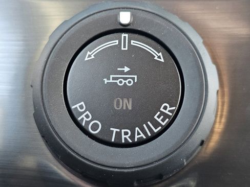 Used 2024 Ford F150 Lightning Platinum image 36