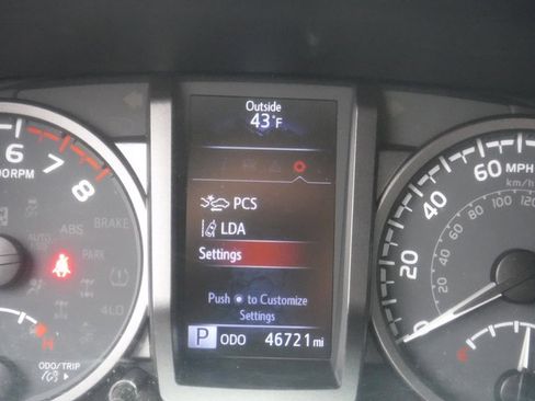 Used 2021 Toyota Tacoma TRD Sport w/ Technology Package image 46