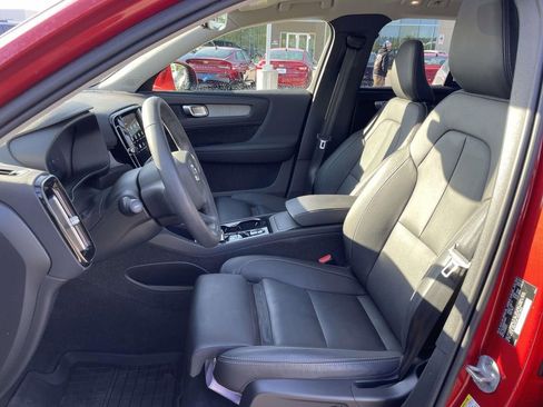 Used 2024 Volvo XC40 B5 Plus w/ Climate Package AWD/4WD image 8
