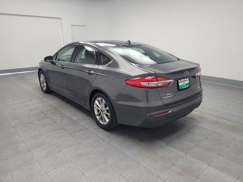 Used 2020 Ford Fusion SE image 5