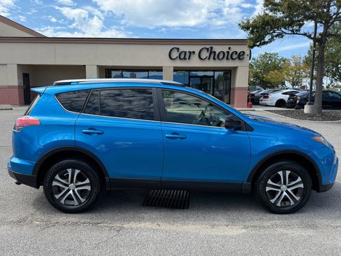 Used 2018 Toyota RAV4 LE image 6