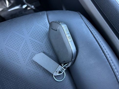Used 2025 Kia Carnival FWD image 32