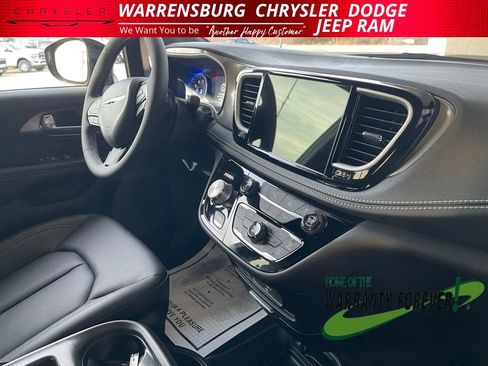 New 2026 Chrysler Pacifica Select w/ S Appearance Package image 21