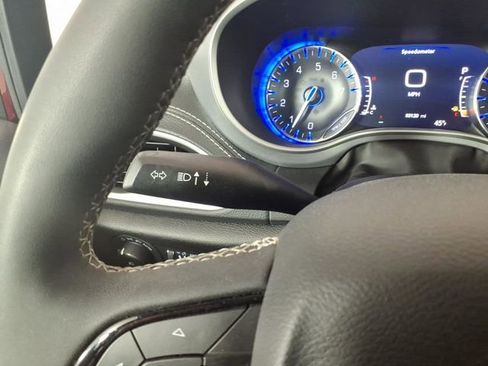 Used 2022 Chrysler Pacifica Touring-L w/ S Appearance Package image 19