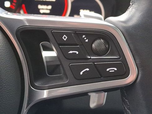 Used 2023 Porsche Cayenne w/ Premium Package image 18