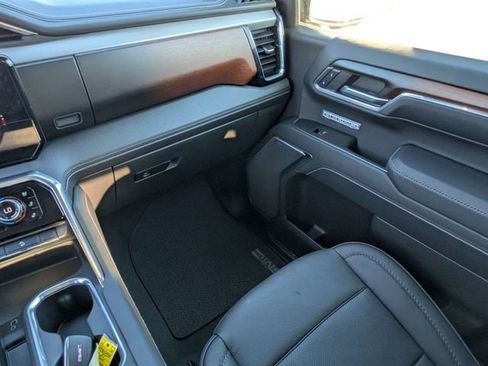 Used 2025 GMC Sierra 1500 Denali image 16