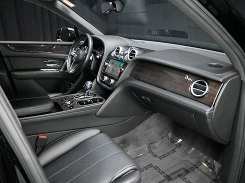 Used 2019 Bentley Bentayga image 61
