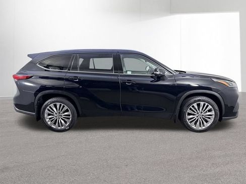 Used 2023 Toyota Highlander Platinum AWD/4WD image 38