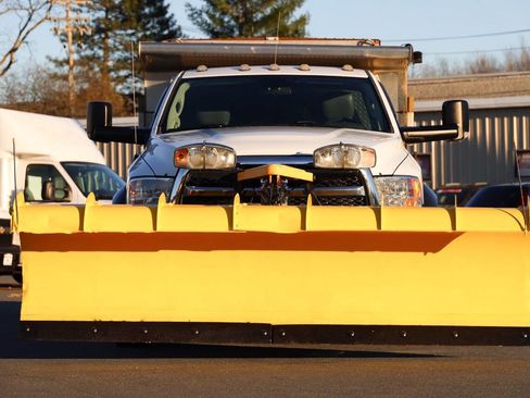 Used 2017 RAM 5500 Tradesman w/ Power & Remote Entry Group image 2