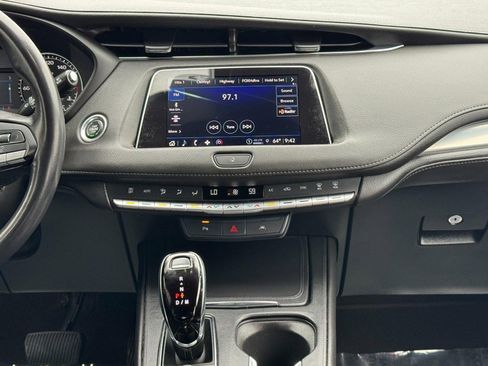 Used 2023 Cadillac XT4 Premium Luxury AWD/4WD image 16