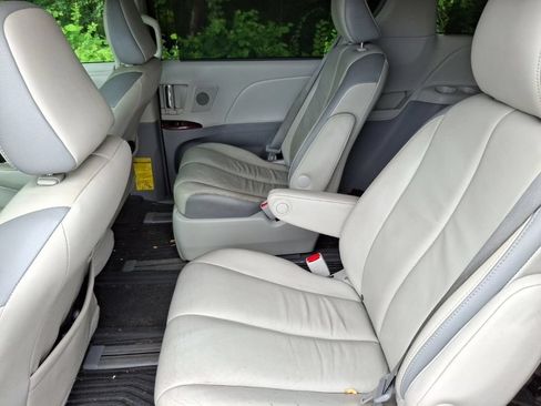 Used 2013 Toyota Sienna Limited w/ Premium Pkg AWD/4WD image 11