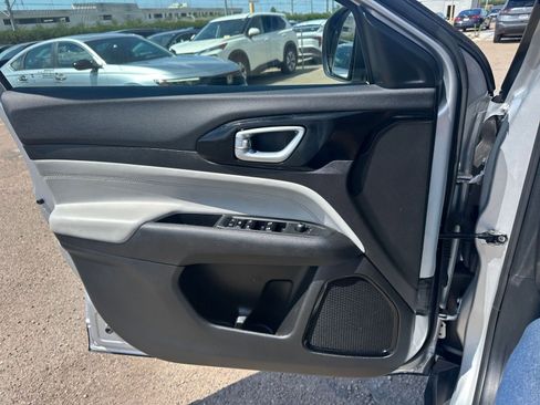 Used 2025 Jeep Compass Limited image 20