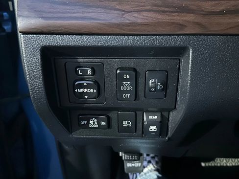 Used 2018 Toyota Tundra Limited image 19