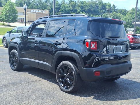 Certified 2022 Jeep Renegade Altitude w/ Sun/Sound Group AWD/4WD image 3