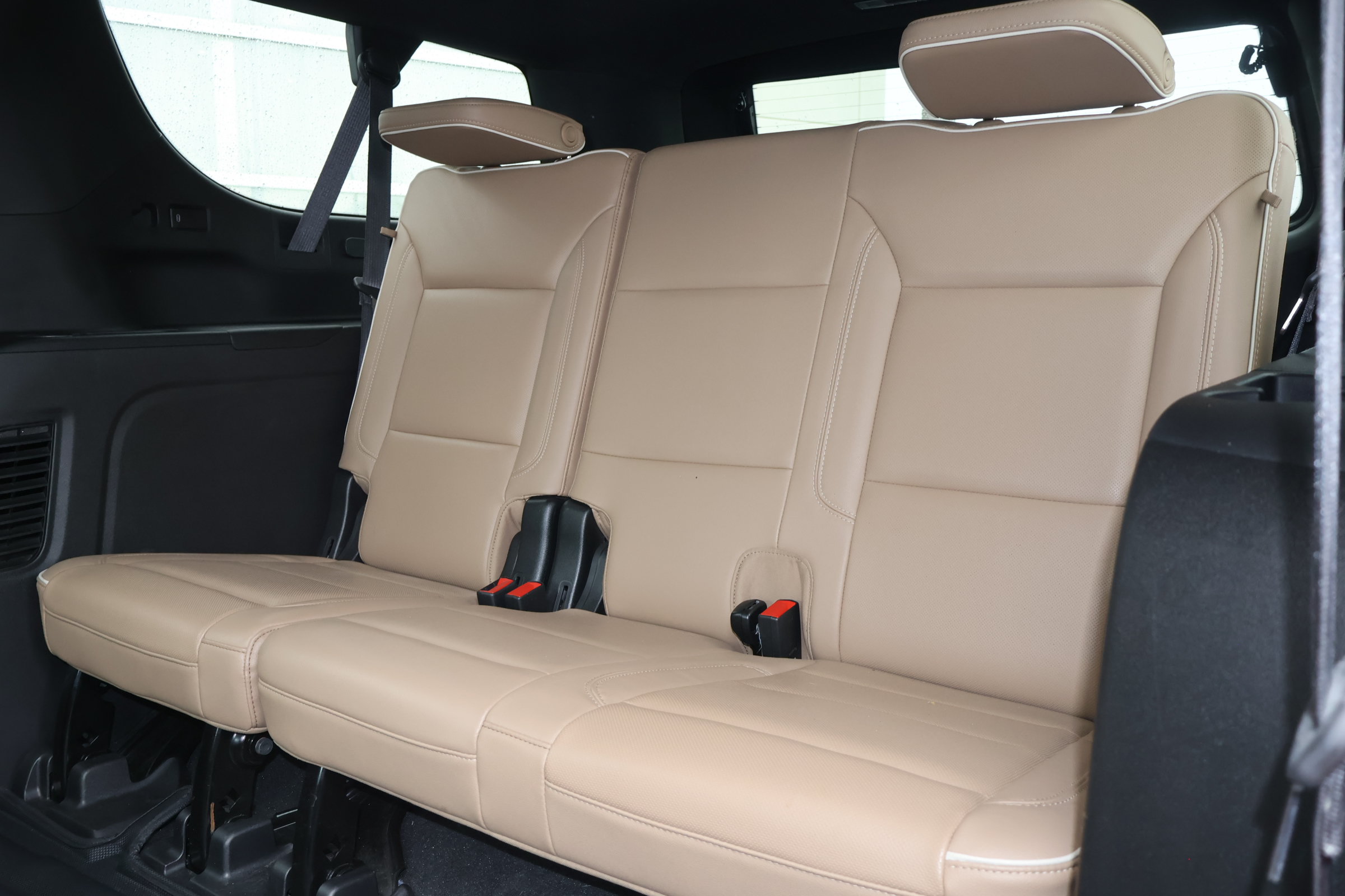 Used 2021 Chevrolet Suburban Premier w/ Premium Package RWD image 18