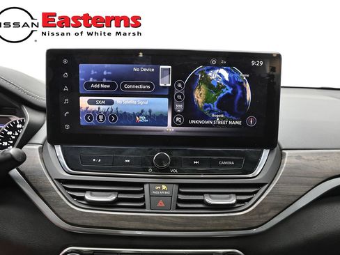 Used 2023 Nissan Altima 2.5 SV w/ SV Premium Package AWD/4WD image 12