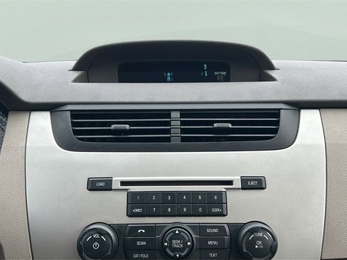 Used 2010 Ford Focus SE image 24