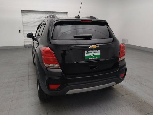 Used 2020 Chevrolet Trax LT w/ Sun & Sound Package FWD image 6